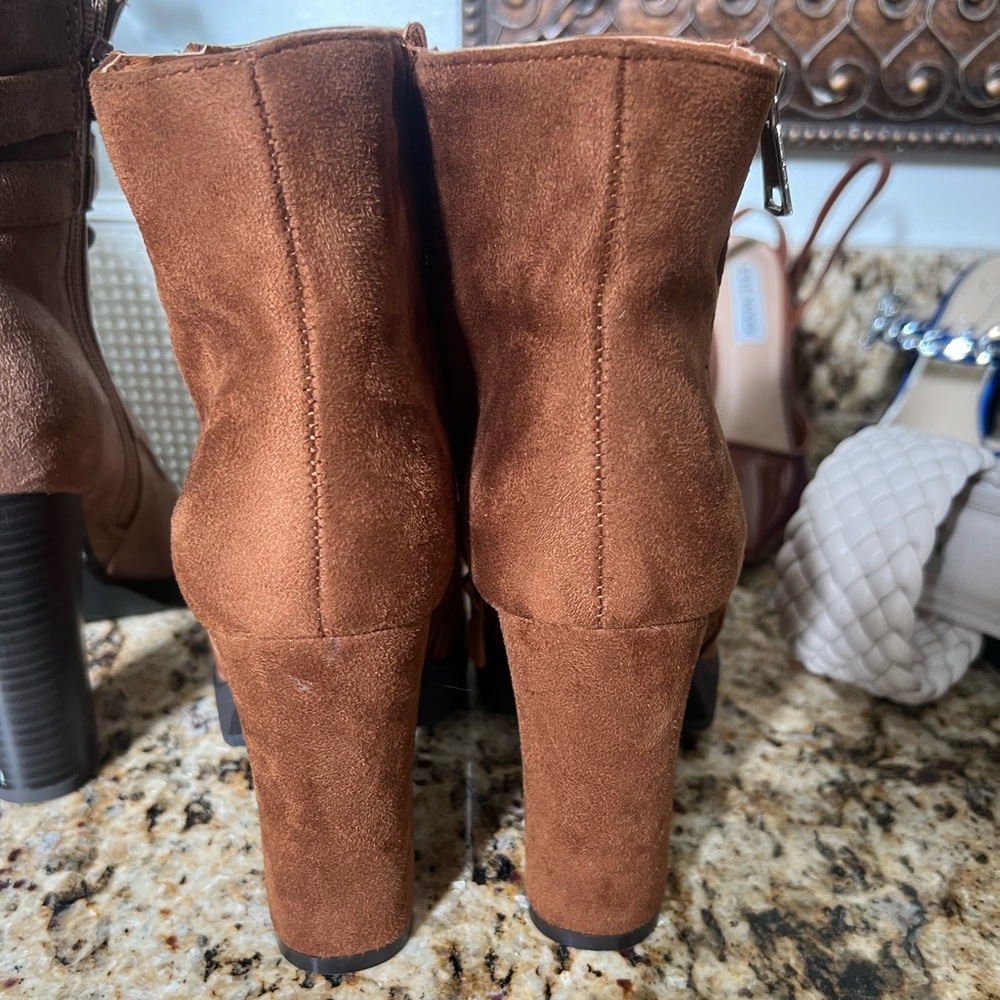 Brown boot - Picture 3 of 3